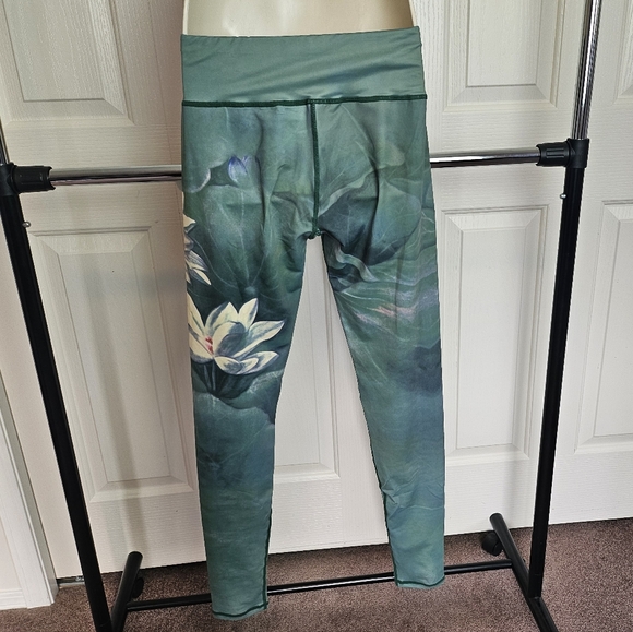 Flower Print Yoga Leggings - Picture 3 of 8